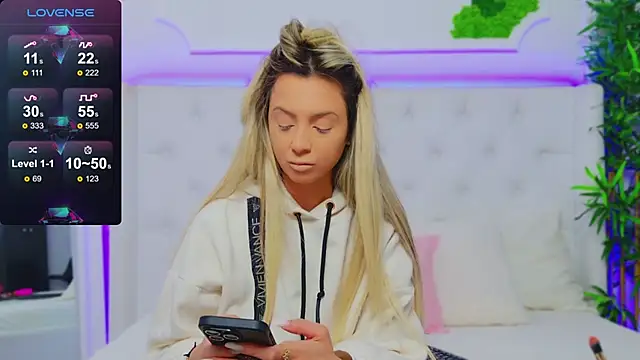 Snapshot of AriannaSins chatting on February 3, 2025, 1:30 pm AriannaSins online show from February 3, 2025, 1:30 pm