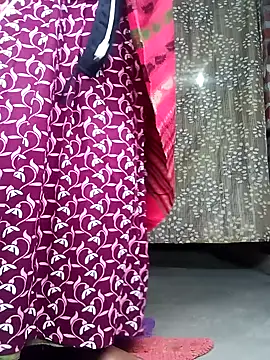 Rajni chauhan online show from November 19, 2025, 5:24 pm