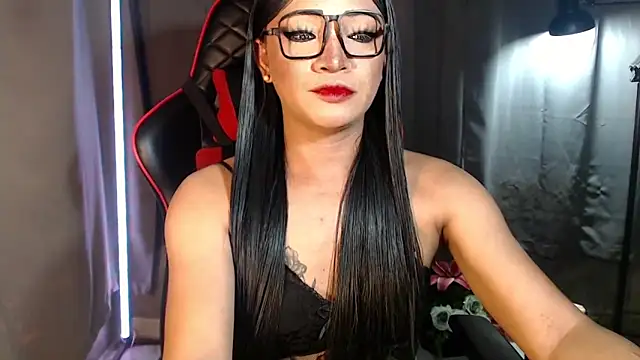 smokeprincess online show from December 15, 2025, 4:11 pm