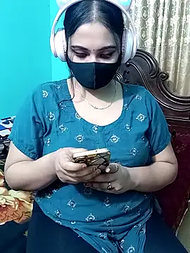 Snapshot of Porimoni22 chatting on February 4, 2026, 9:09 pm Porimoni22 online show from February 4, 2026, 9:09 pm