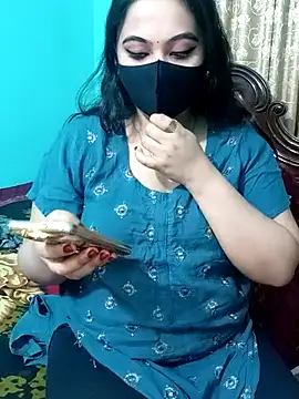 Snapshot of Porimoni22 chatting on February 18, 2026, 9:44 pm Porimoni22 online show from February 18, 2026, 9:44 pm