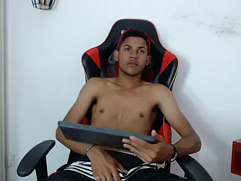 sexy latin cum online show from October 15, 2025, 1:44 pm