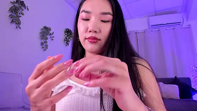 Divine Madeleine online show from June 12, 2026, 6:01 am