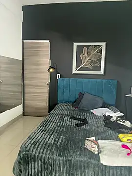 valentina herrrera online show from April 7, 2026, 4:51 pm