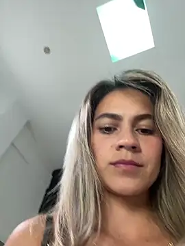 valentina herrrera online show from April 15, 2026, 7:58 pm