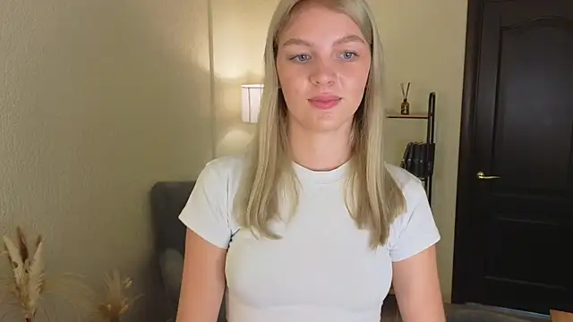 Snapshot of Susan_Sanders_ chatting on October 18, 2025, 7:20 am Susan Sanders  online show from October 18, 2025, 7:20 am