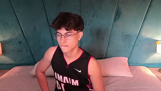 Aaron Eze online show from February 12, 2026, 8:37 pm