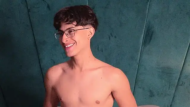 Aaron Eze online show from March 5, 2026, 11:45 pm