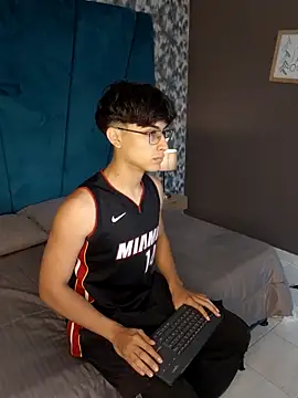 Aaron Eze online show from March 10, 2026, 12:32 pm