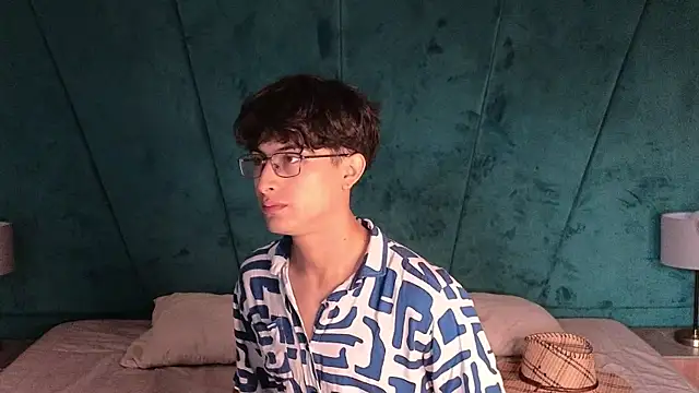 Aaron Eze online show from March 29, 2026, 12:05 pm