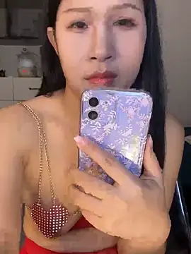 littlesluttycat online show from November 11, 2025, 4:40 pm