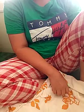 Snapshot of Nadouch89six chatting on October 17, 2025, 2:08 pm Nadouch89six online show from October 17, 2025, 2:08 pm