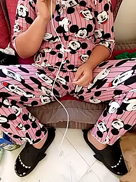 Snapshot of Nadouch89six chatting on October 24, 2025, 10:11 am Nadouch89six online show from October 24, 2025, 10:11 am