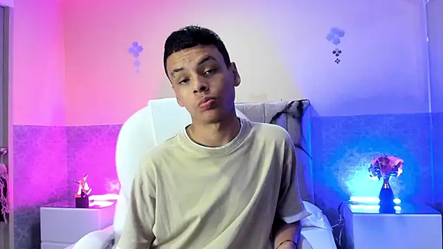 Xavier Fox    online show from October 21, 2025, 4:24 am