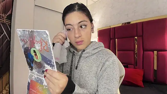 moon winy online show from November 5, 2025, 11:32 am