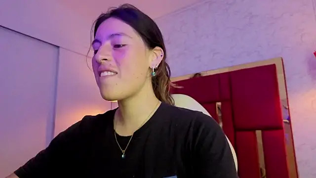 moon winy online show from February 3, 2026, 11:48 am