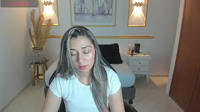 karlyy  online show from December 18, 2025, 7:09 pm