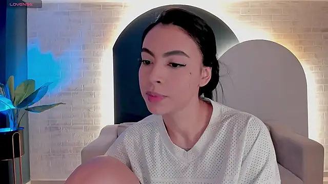 ChristineFord  online show from October 30, 2025, 12:39 pm