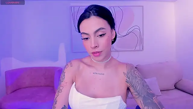 ChristineFord  online show from November 5, 2025, 6:08 pm