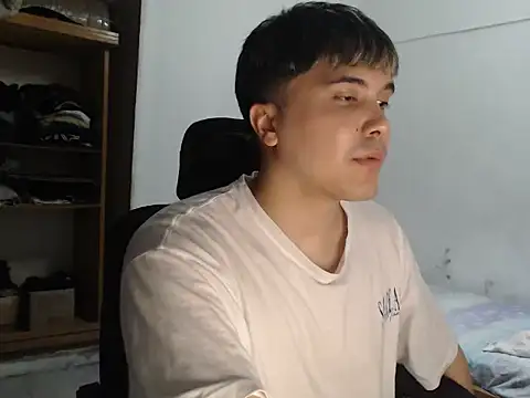 Snapshot of CuteAlexBoy chatting on February 16, 2026, 10:06 pm CuteAlexBoy online show from February 16, 2026, 10:06 pm