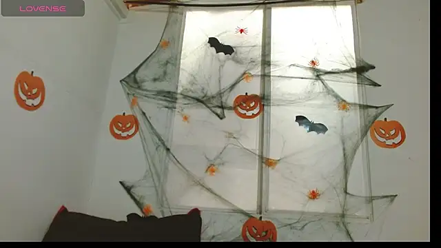 nicole-roman online show from October 22, 2025, 1:00 pm