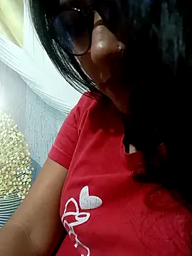 Vanshika1432 online show from November 13, 2025, 7:24 pm