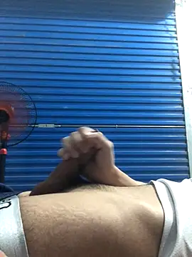 Snapshot of liamhn2k4 chatting on October 18, 2025, 2:29 pm liamhn2k4 online show from October 18, 2025, 2:29 pm