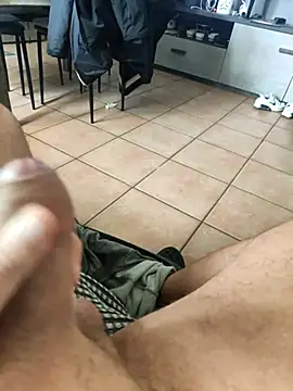 Snapshot of Italianstyle79 chatting on November 16, 2025, 8:09 am Italianstyle79 online show from November 16, 2025, 8:09 am