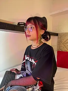 Emma duff online show from April 14, 2026, 7:42 pm