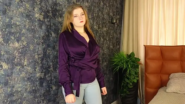 NightSaffron online show from December 3, 2025, 7:05 am