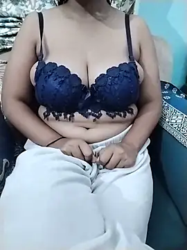 Snapshot of Lust_QueenDeepti chatting on May 17, 2026, 7:43 pm Lust QueenDeepti online show from May 17, 2026, 7:43 pm