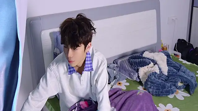 Snapshot of Stuffy-111 chatting on October 22, 2025, 11:37 pm Stuffy-111 online show from October 22, 2025, 11:37 pm