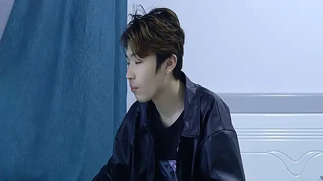 Snapshot of Stuffy-111 chatting on April 7, 2026, 9:32 am Stuffy-111 online show from April 7, 2026, 9:32 am