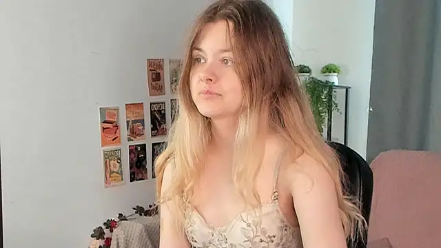 Snapshot of DreamSinder chatting on April 3, 2026, 6:00 am DreamSinder online show from April 3, 2026, 6:00 am