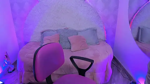 valentina clk online show from February 12, 2026, 1:17 pm