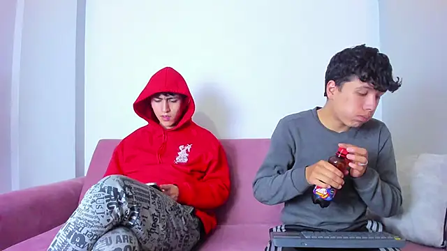 hoot booys  online show from April 8, 2026, 9:15 pm