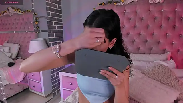 TanyaBello online show from April 15, 2026, 3:57 am