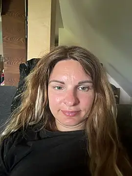 kinkysarahx online show from June 21, 2026, 10:18 am