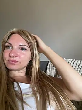 kinkysarahx online show from July 28, 2026, 8:54 am