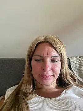 kinkysarahx online show from July 28, 2026, 12:01 pm