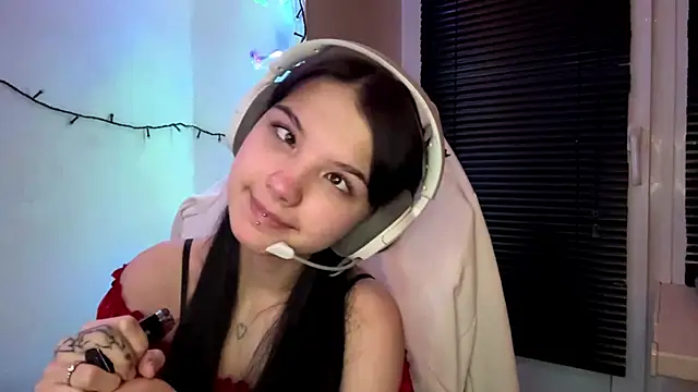 Snapshot of HanaMantanaDell chatting on January 13, 2026, 4:01 pm HanaMantanaDell online show from January 13, 2026, 4:01 pm