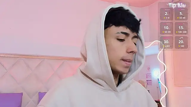 AZIEL TAY online show from October 28, 2025, 11:36 am