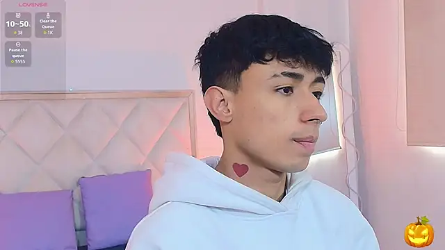 AZIEL TAY online show from October 30, 2025, 11:44 am