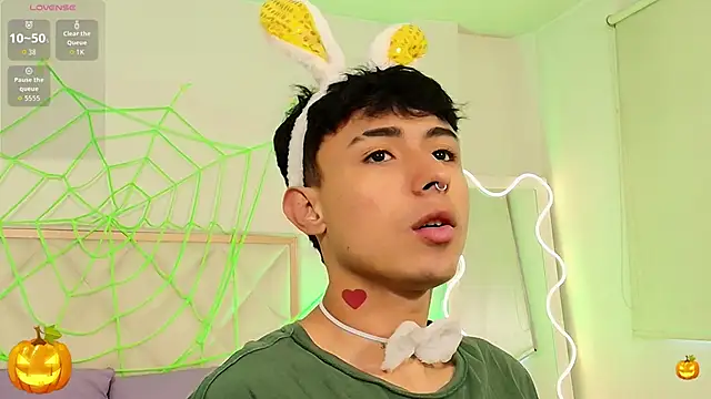 AZIEL TAY online show from October 31, 2025, 11:33 am