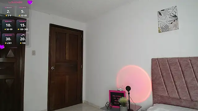 Snapshot of EmmaNova_ chatting on October 30, 2025, 4:19 pm EmmaNova  online show from October 30, 2025, 4:19 pm