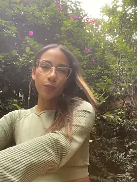 Snapshot of elegant__rouse chatting on February 4, 2026, 7:42 pm elegant rouse online show from February 4, 2026, 7:42 pm