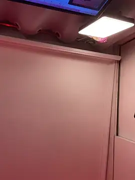 Snapshot of elegant__rouse chatting on February 16, 2026, 1:46 am elegant rouse online show from February 16, 2026, 1:46 am