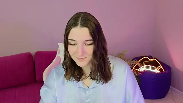 AnnieDodge online show from October 18, 2025, 5:54 am