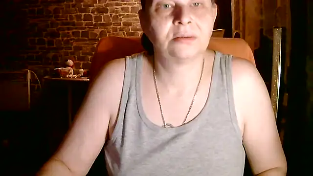 Snapshot of Diamond_Bite chatting on October 19, 2025, 8:53 pm Diamond Bite online show from October 19, 2025, 8:53 pm