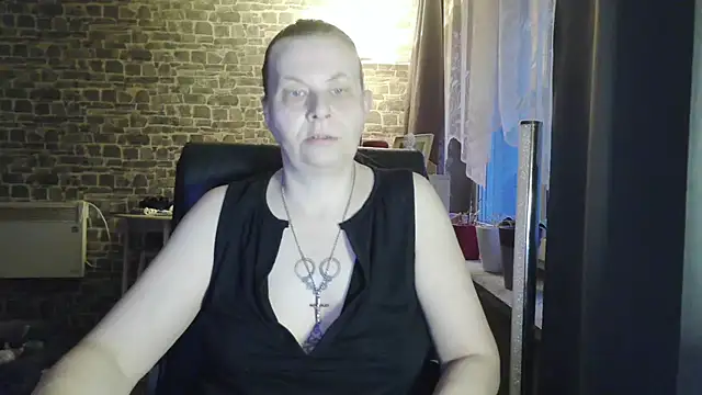 Snapshot of Diamond_Bite chatting on October 23, 2025, 5:29 am Diamond Bite online show from October 23, 2025, 5:29 am